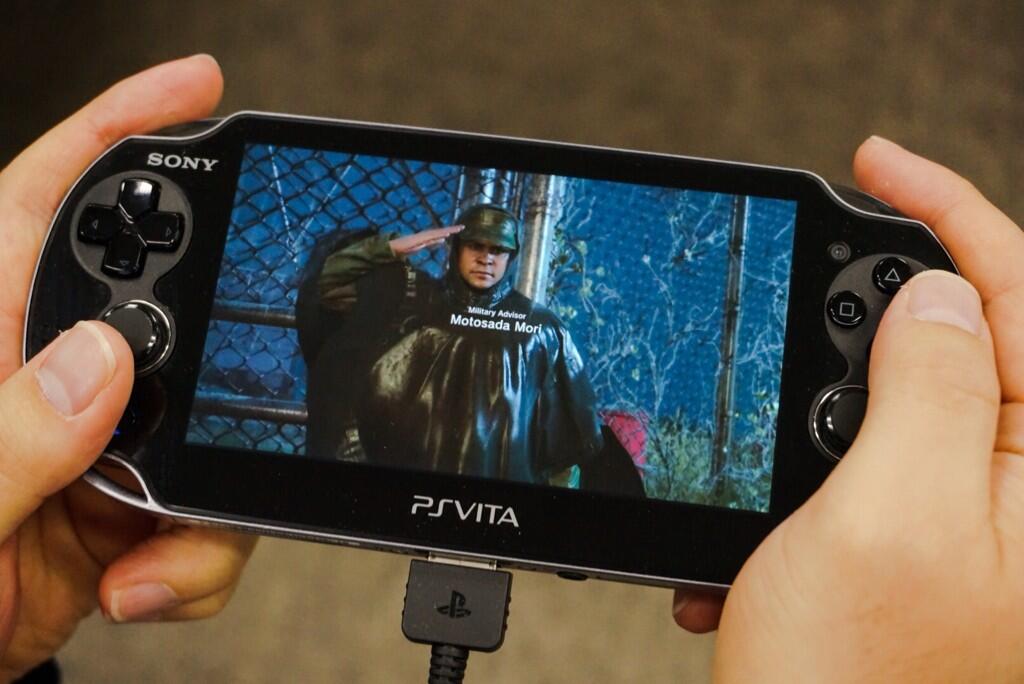 Kojima mostra il remote play di Metal Gear Solid V Ground Zeroes su PS Vita GamesVillage