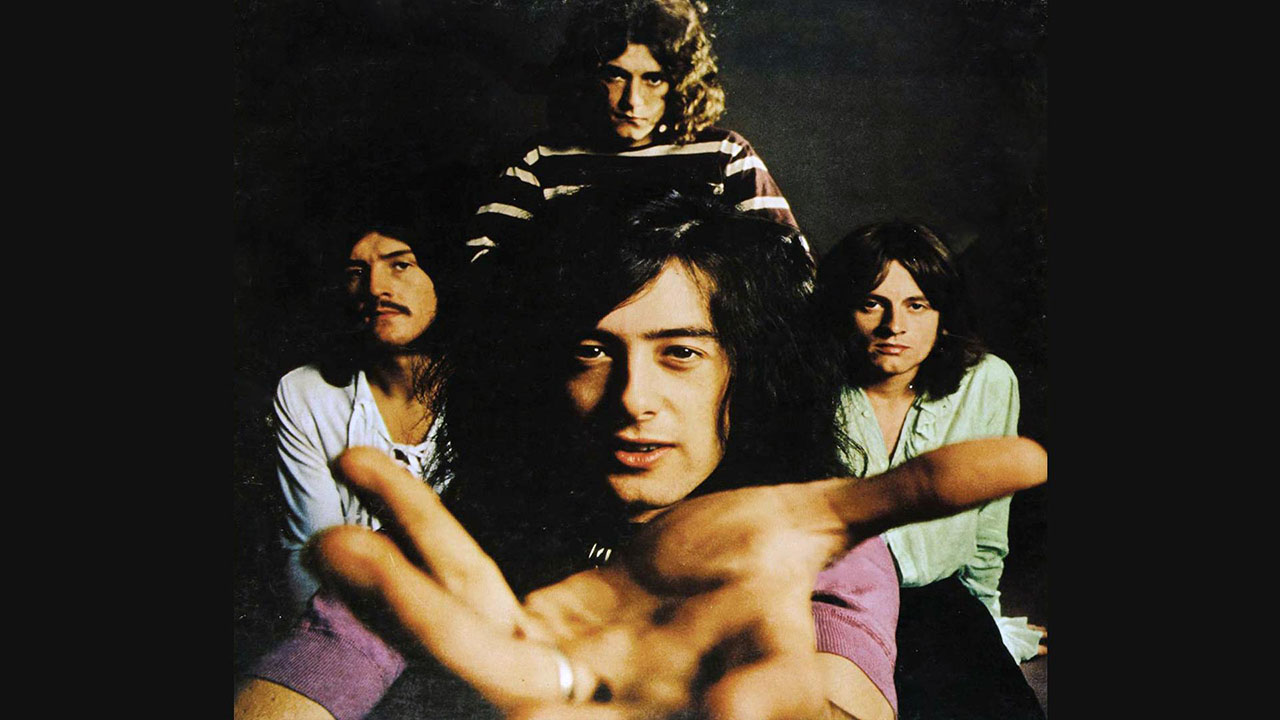 I Led Zeppelin: Robert Plant (in alto. Voce, armonica), Jimmy Page (in basso. Chitarra, voci), John Bonham (a sinistra. Batteria, percussioni, voci) e John Paul Jones (a destra. Basso, organo, sintetizzatori, mandolino, voci).