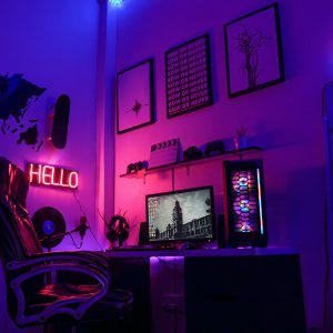 Tra cabinato e luci - Stanza da gaming