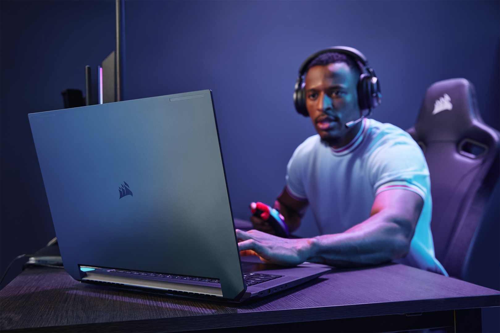 Corsair Voyager a1600 AMD Advantage