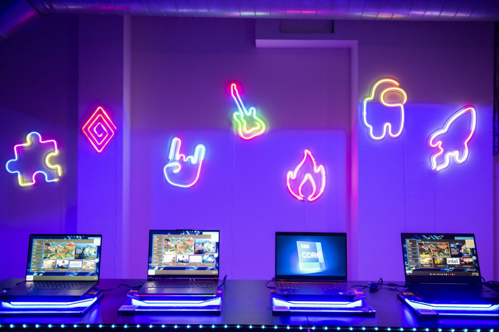 Milano Design Week: le luci Twinkly accendono le gaming room nella mostra  Il Design nei Videogame di Intel per il FUORISALONE