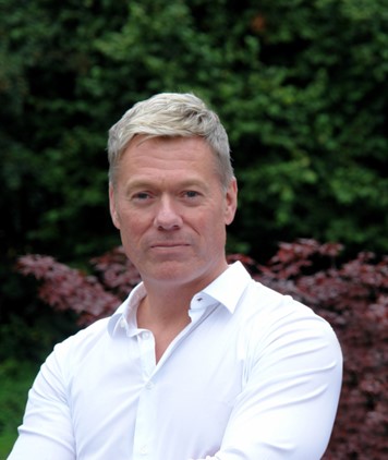 IAN MACKINNON